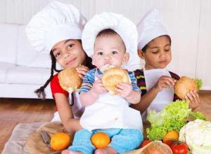Mitä voit valmistaa lapsellesi lounaaksi nopeasti ja maukasta: reseptejä eri-ikäisille lapsille